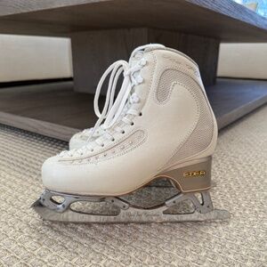 Pre-Owned Edea Ice Fly Figure Skates with John Wilson Gold Seal Revolution Blade